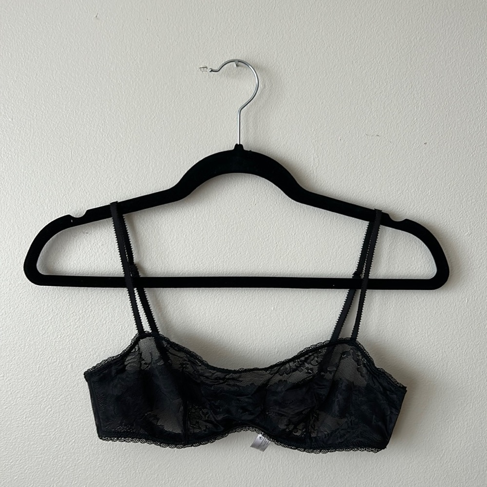 NEW- VICTORIA’S Secret bralette 34B